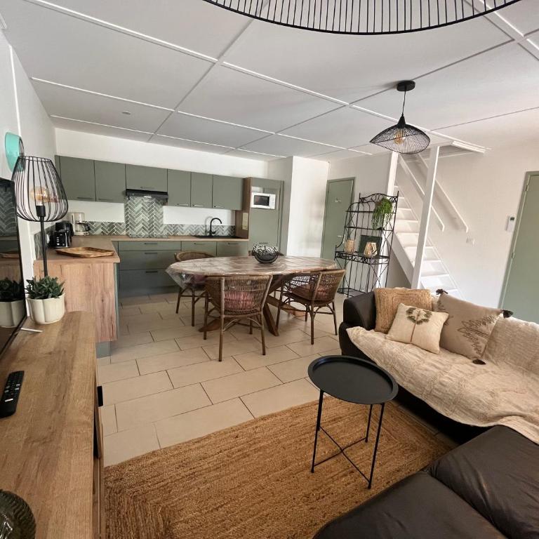 Domaine de vacances 600m de la plage villa climatisee 3 chambres 6 couchages terrasse WIFI animations et piscines en supplement LRPDSD7 - Maison 3 Chambres - 3