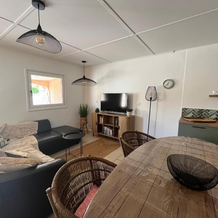 Domaine de vacances 600m de la plage villa climatisee 3 chambres 6 couchages terrasse WIFI animations et piscines en supplement LRPDSD7 - Maison 3 Chambres - 4