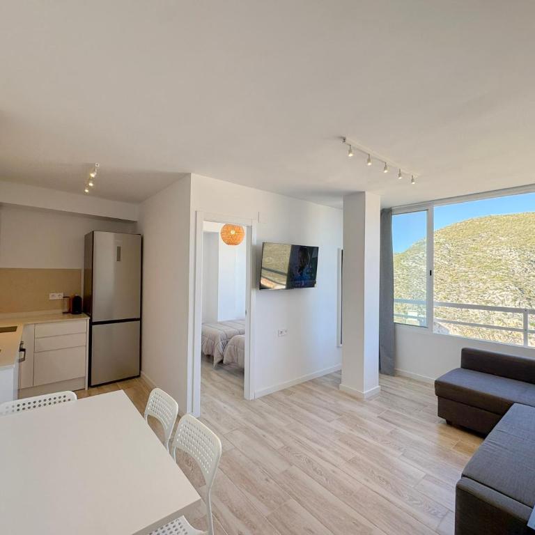 NUEVO, primera linea de playa, con piscina y vistas al mar - Two-Bedroom Apartment - 10