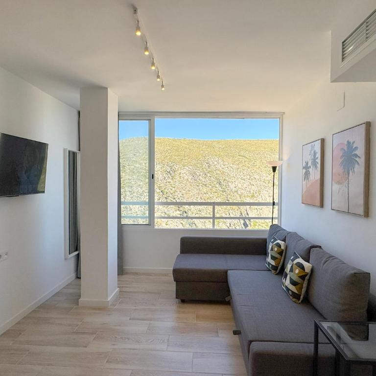 NUEVO, primera linea de playa, con piscina y vistas al mar - Two-Bedroom Apartment - 9