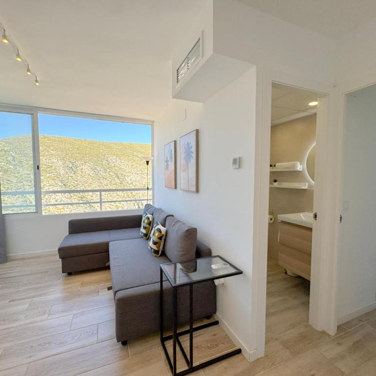 NUEVO, primera linea de playa, con piscina y vistas al mar - Two-Bedroom Apartment - 11