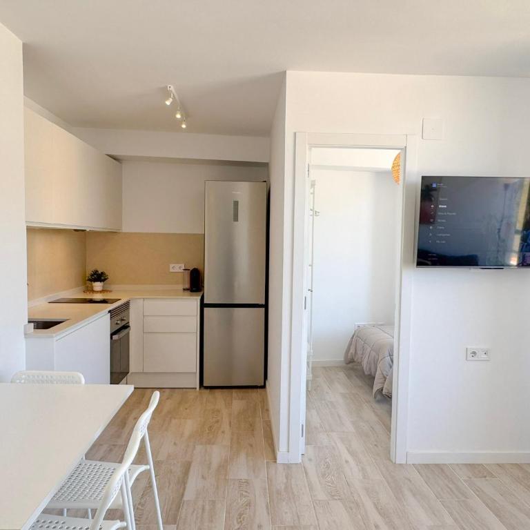 NUEVO, primera linea de playa, con piscina y vistas al mar - Two-Bedroom Apartment - 19
