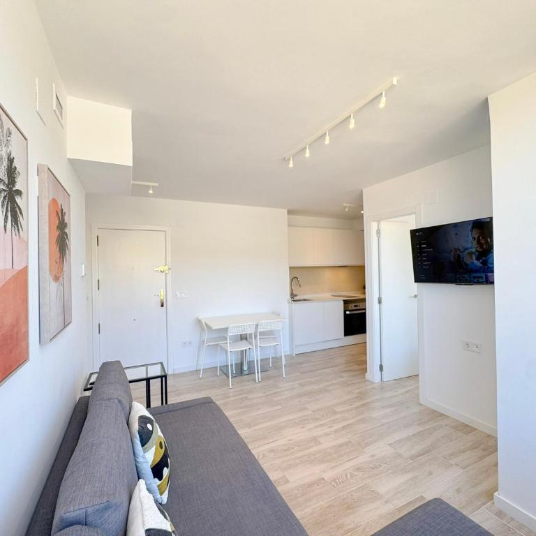 NUEVO, primera linea de playa, con piscina y vistas al mar - Two-Bedroom Apartment - 16