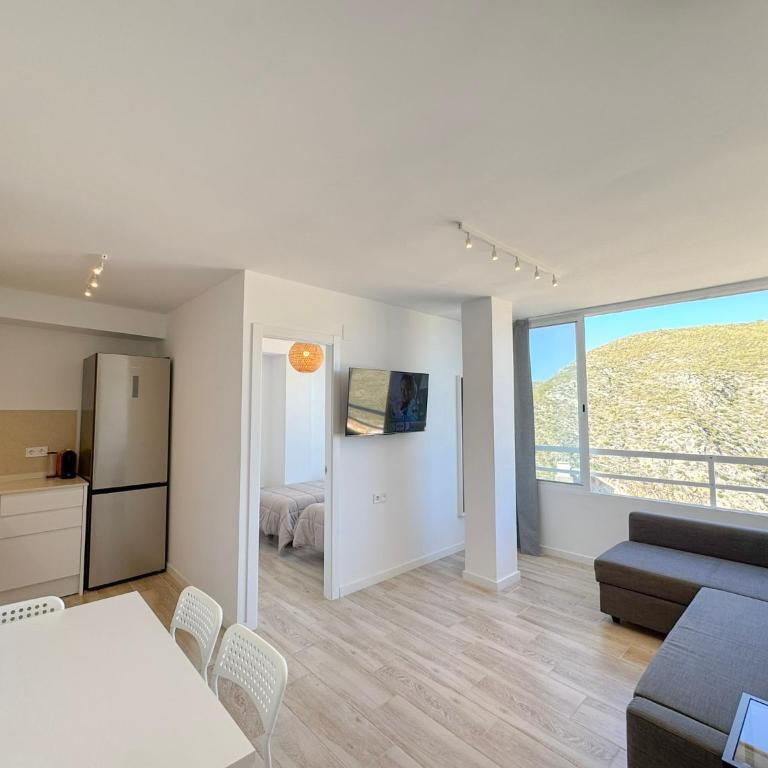 NUEVO, primera linea de playa, con piscina y vistas al mar - Two-Bedroom Apartment - 17