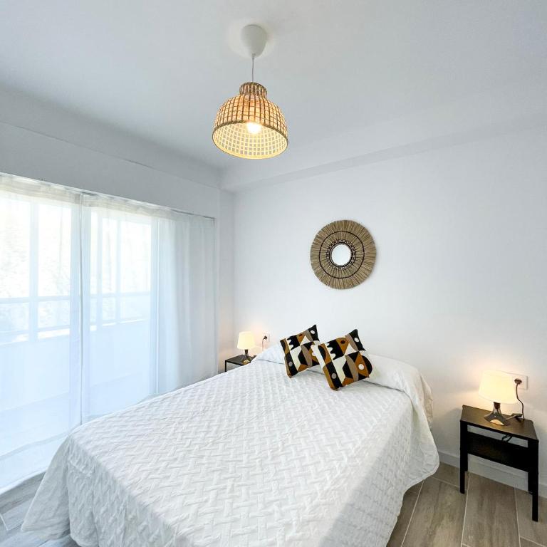 NUEVO, primera linea de playa, con piscina y vistas al mar - Two-Bedroom Apartment - 29