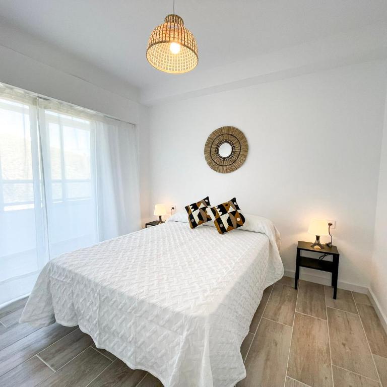 NUEVO, primera linea de playa, con piscina y vistas al mar - Two-Bedroom Apartment - 31