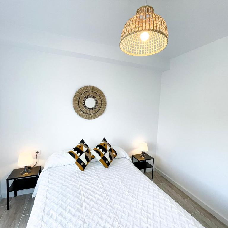 NUEVO, primera linea de playa, con piscina y vistas al mar - Two-Bedroom Apartment - 35