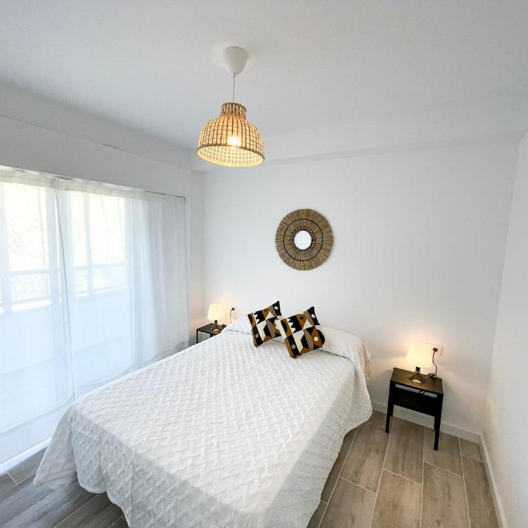 NUEVO, primera linea de playa, con piscina y vistas al mar - Two-Bedroom Apartment - 32