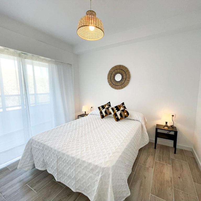 NUEVO, primera linea de playa, con piscina y vistas al mar - Two-Bedroom Apartment - 27