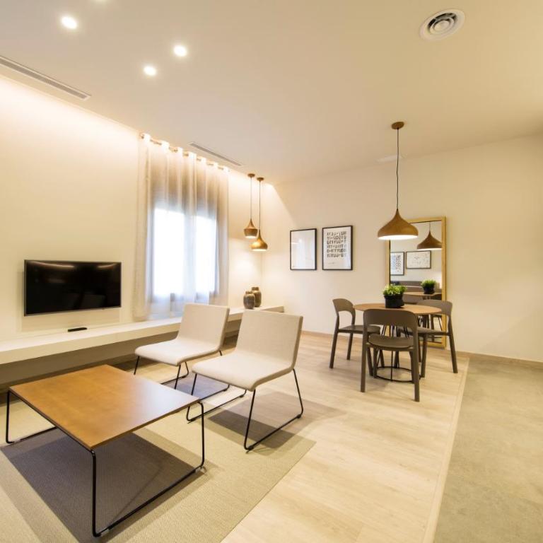 Fisa Rentals Ramblas Apartments - Deluxe One-Bedroom Apartment - 6