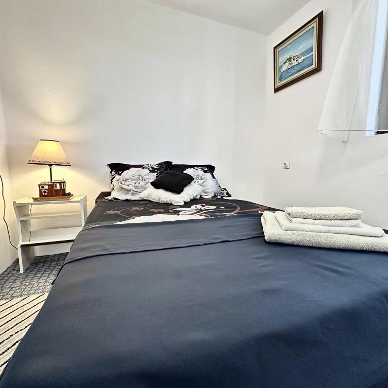 Veles House - Two-Bedroom House - 8