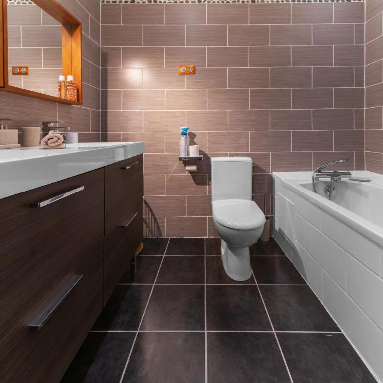Maison Petillat - Calme en plein centre - 2 chambres 80m2, Wifi - Maison 2 Chambres - 27