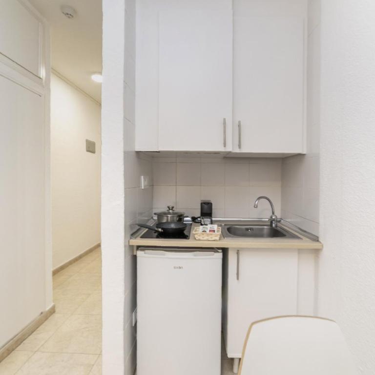 Classy IV - Ferga Suites - Deluxe King Studio - 12