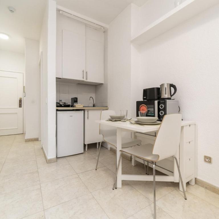 Classy IV - Ferga Suites - Deluxe King Studio - 16