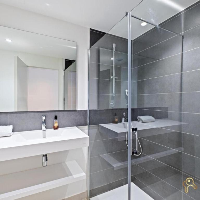 Sea view apartment with garden in Fuengirola - Apartamento de 2 dormitorios - 26