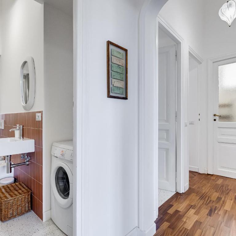 Elegant 3-Bedroom Apartment in Piazza Mazzini - Appartamento con 3 Camere da Letto - 24
