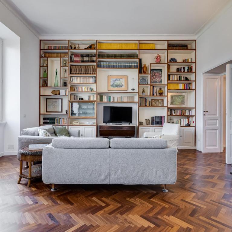 Elegant 3-Bedroom Apartment in Piazza Mazzini - Appartamento con 3 Camere da Letto - 40