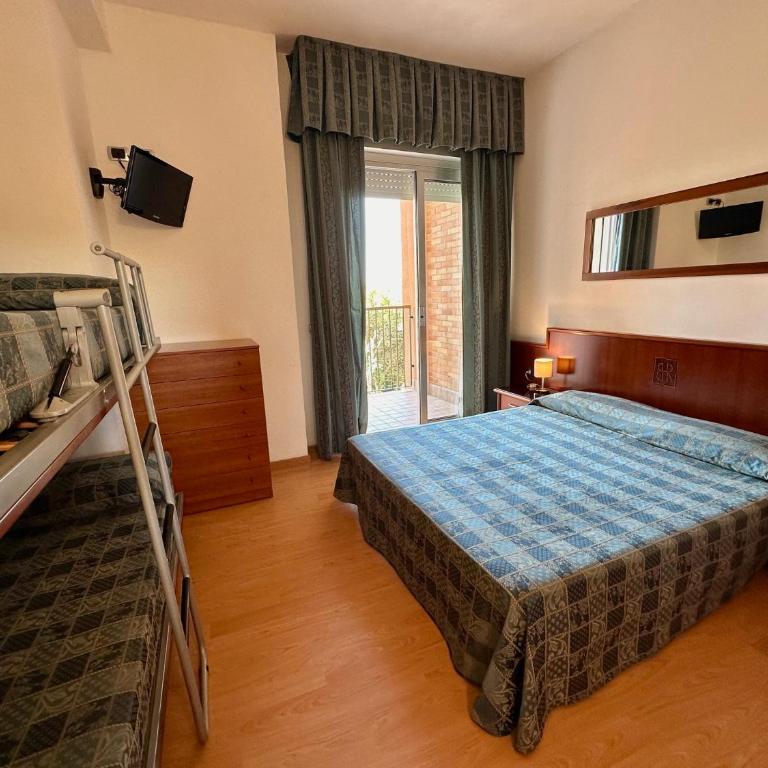 Hotel Beau Rivage Pineta - Camera Familiare con Balcone (2 Adulti + 2 Bambini) - 4