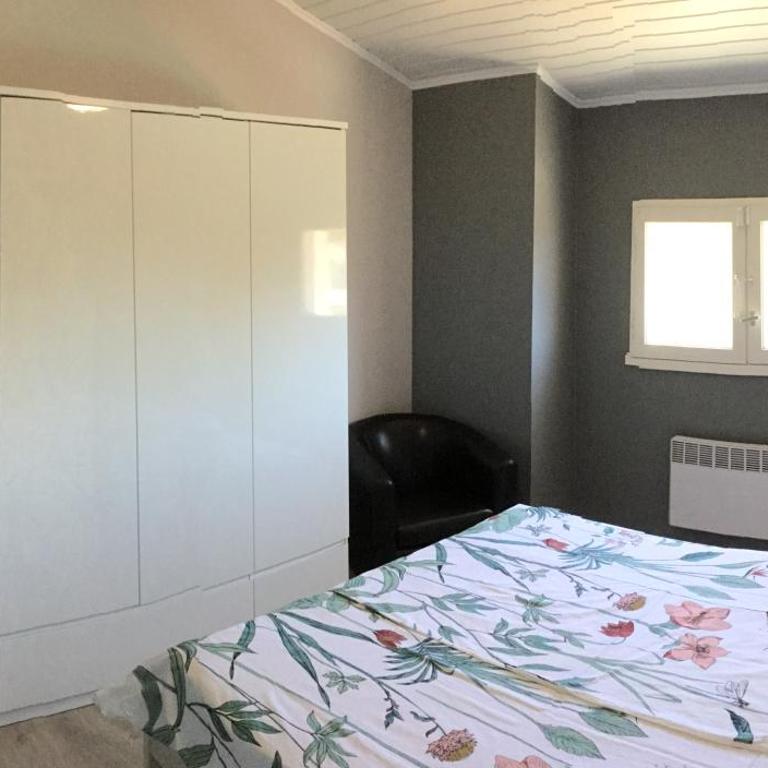 Chambre à Marseillan Plage - Chambre Double avec Salle de Bains Commune - 3