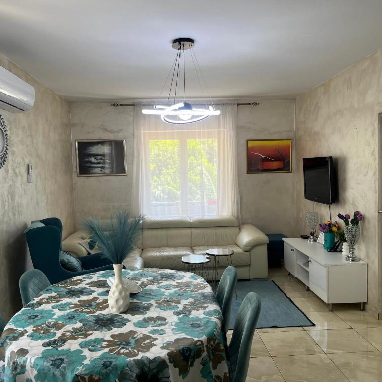 Savić Apartments - Two-Bedroom Apartment with Balcony and Sea View - 10