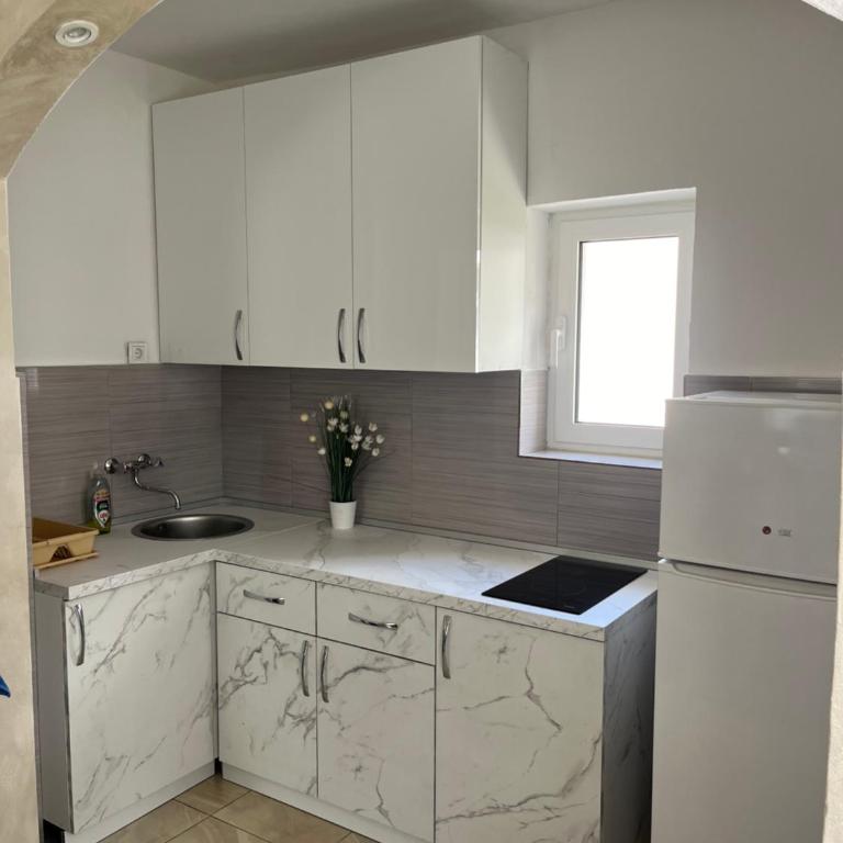 Savić Apartments - Two-Bedroom Apartment with Balcony and Sea View - 9