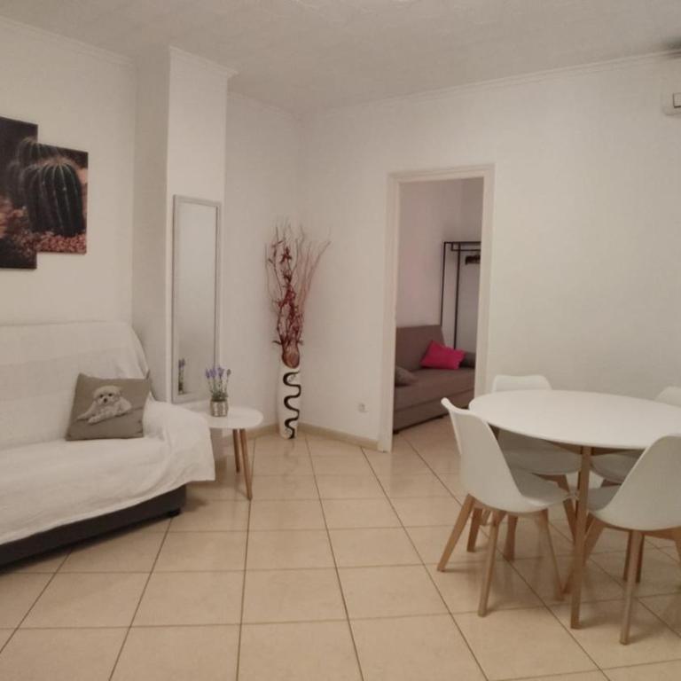 Mercado Central - LA CASA DEL ARBOL - Three-Bedroom Apartment - 22
