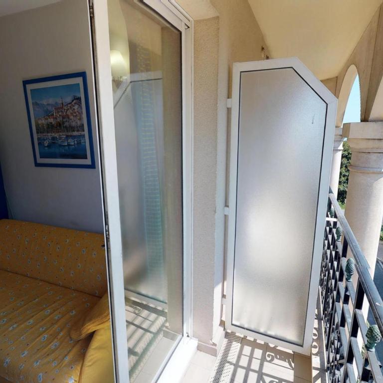 Coquet 2P avec 2 balcons, clim, parking et Wi-Fi gratuit, en plein centre de Menton - FR-1-196-157 - Apartment (4 Erwachsene) - 5