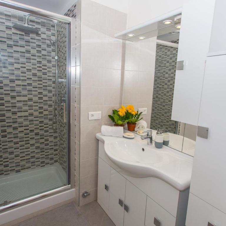 Menton: Charmant 3P avec Terrasse, Parking, Proche Plages et Centre - FR-1-196-230 - Appartement (5 Adultes) - 12
