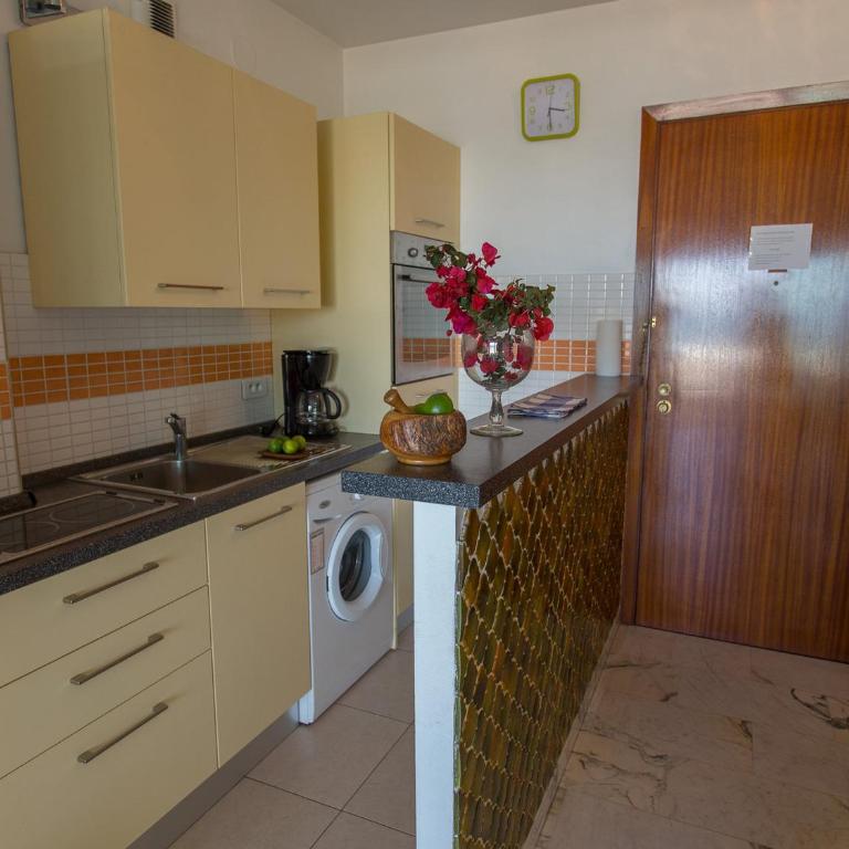 Studio face mer avec terrasse, proche plages et centre, Wifi gratuit - FR-1-196-216 - Studio - 11