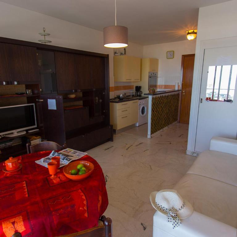 Studio face mer avec terrasse, proche plages et centre, Wifi gratuit - FR-1-196-216 - Studio - 12