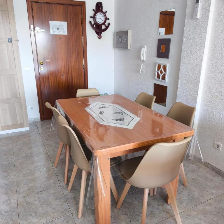 Appartement tout confort terrasse 21 m2 pleins sud wifi proche port aventura centre et plage 2 chambres 2 SDB piscine - Apartamento de 2 dormitorios - 3