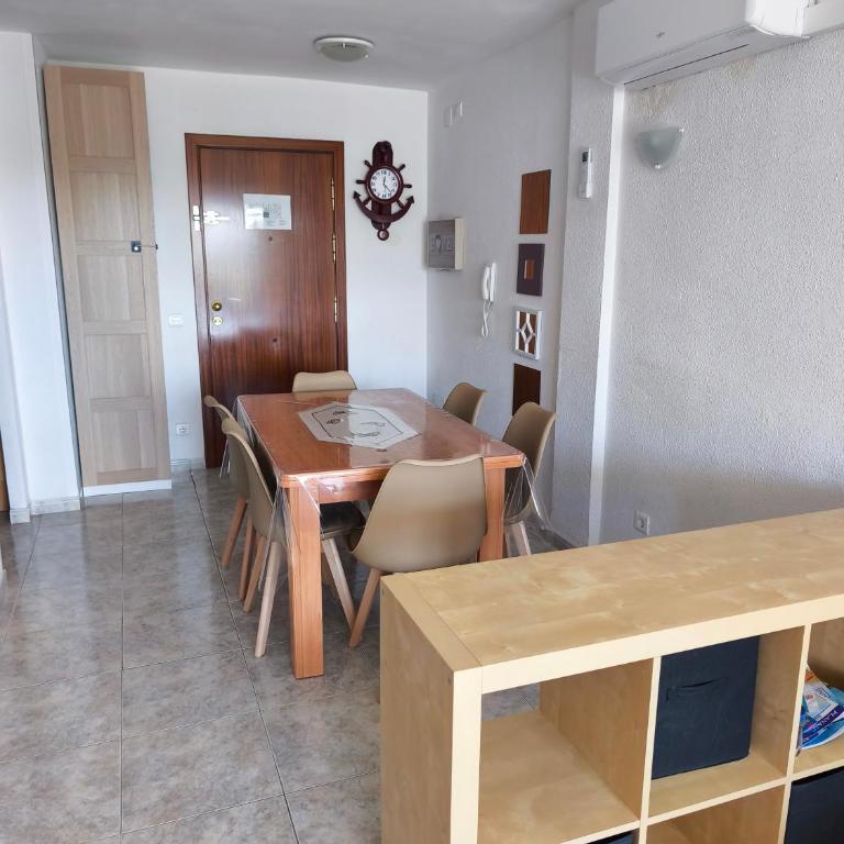 Appartement tout confort terrasse 21 m2 pleins sud wifi proche port aventura centre et plage 2 chambres 2 SDB piscine - Apartamento de 2 dormitorios - 2