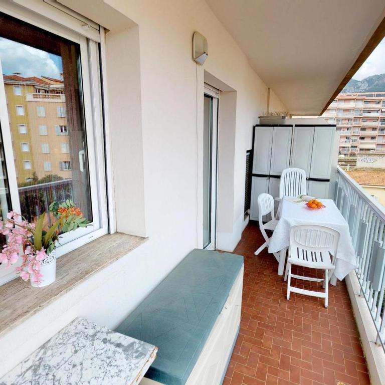 Studio au dernier étage avec terrasse, parking privé, clim, et wifi - centre ville et plage à proximité - FR-1-196-234 - Studio - 4