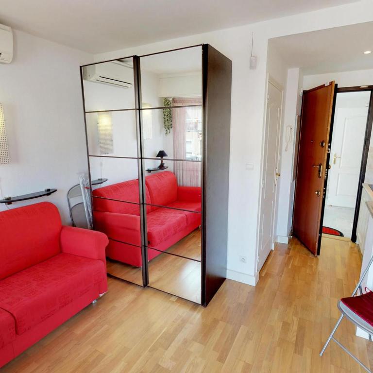 Studio au dernier étage avec terrasse, parking privé, clim, et wifi - centre ville et plage à proximité - FR-1-196-234 - Studio - 5