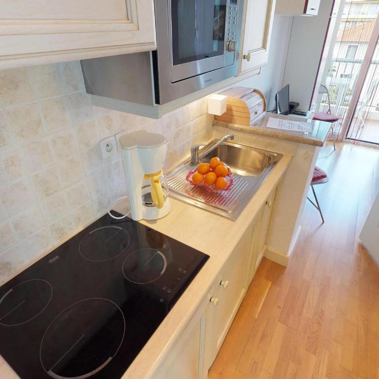 Studio au dernier étage avec terrasse, parking privé, clim, et wifi - centre ville et plage à proximité - FR-1-196-234 - Studio - 9