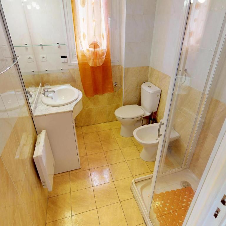 Studio au dernier étage avec terrasse, parking privé, clim, et wifi - centre ville et plage à proximité - FR-1-196-234 - Studio - 12