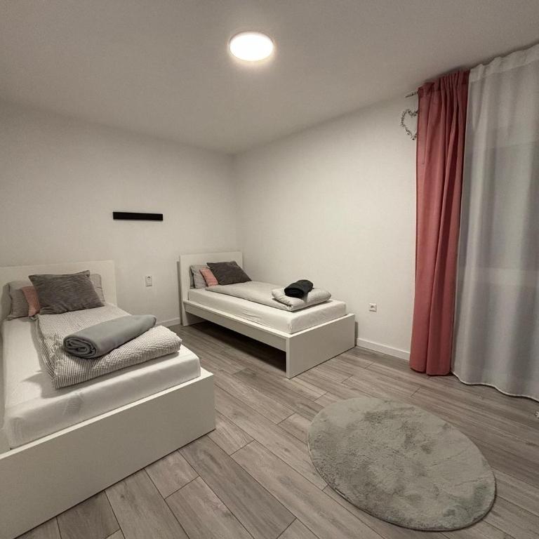 Apartment Merry Harmony Heights - Balcony & Free Garage & Parking - Two-Bedroom Apartment - 13