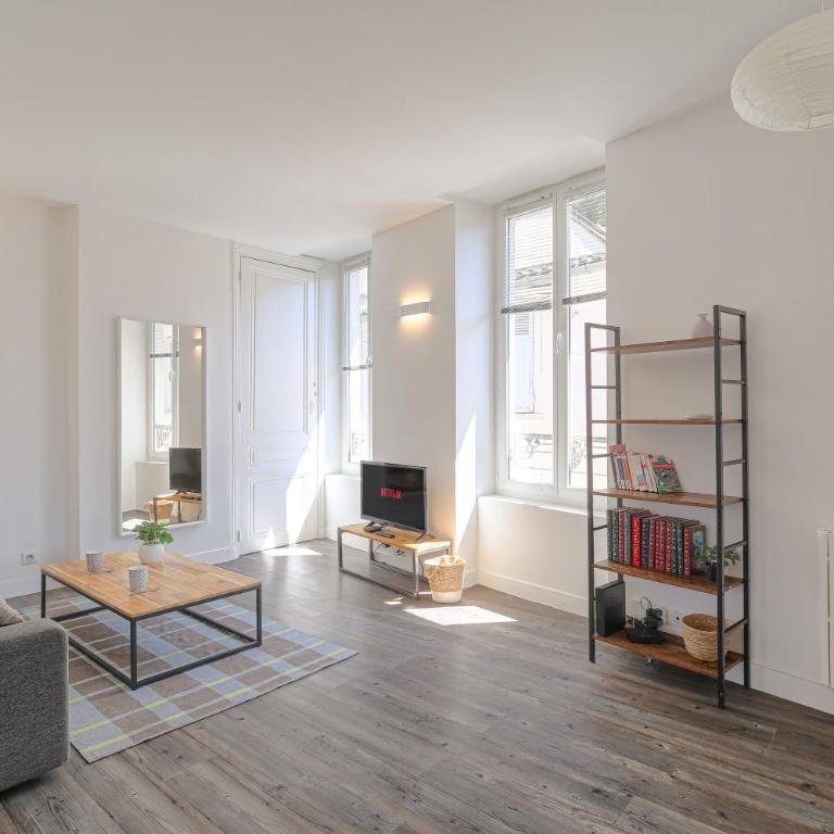 Le Pipet - T2 avec terrasse, vue, à deux pas du théâtre antique - Appartement 1 Chambre - 21