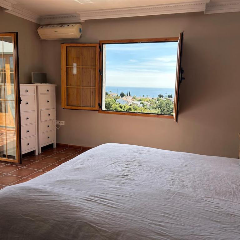 Villa Aroha - Huge Villa, Sea Views & 2 pools - Villa - 70