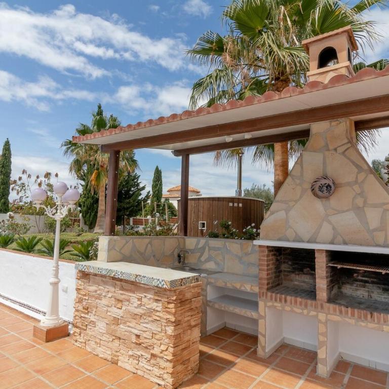 Villa Aroha - Huge Villa, Sea Views & 2 pools - Villa - 72