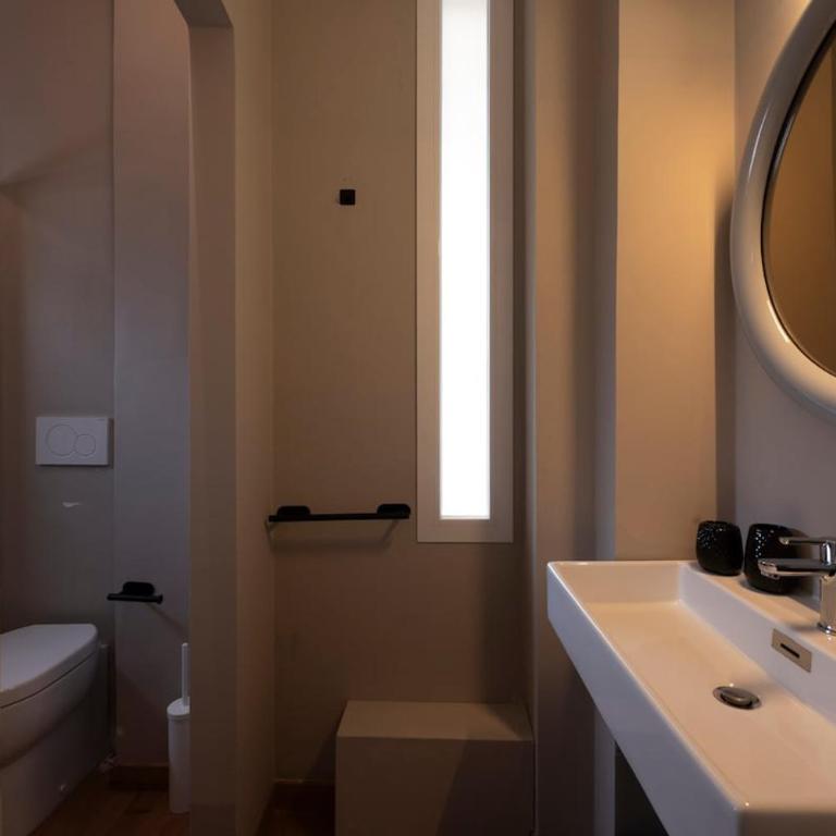 Luxury Center - Next to the Sea- Aria condizionata - Free Parking - Appartamento con 3 Camere da Letto - 54