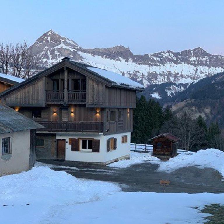 Appartement rénové, 6 pers, 2 ch + coin montagne, centre Crest-Voland, parking, skiroom, WIFI - Three-Bedroom Apartment - 4