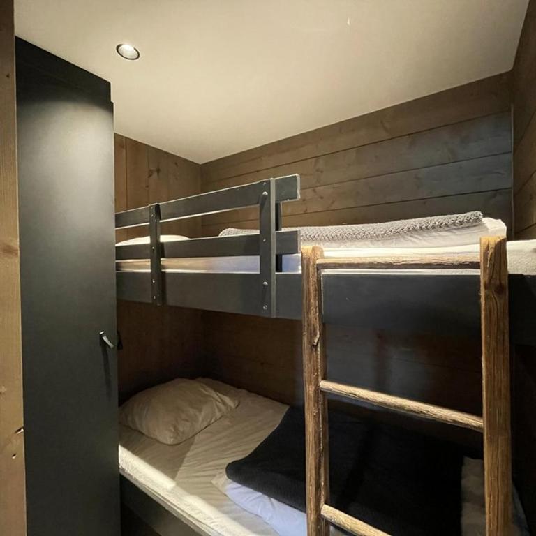 Appartement rénové, 6 pers, 2 ch + coin montagne, centre Crest-Voland, parking, skiroom, WIFI - Three-Bedroom Apartment - 6