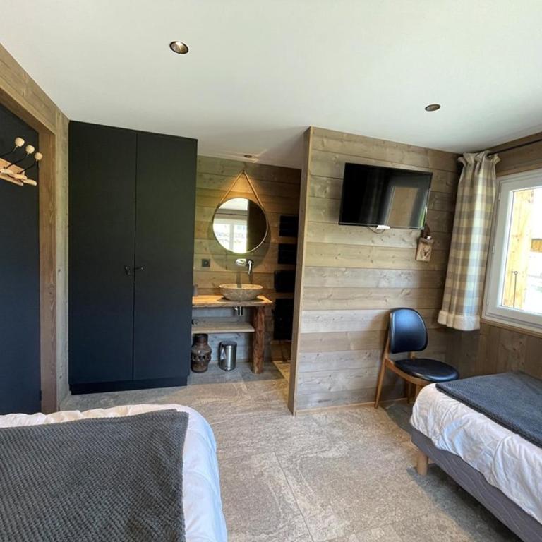 Appartement rénové, 6 pers, 2 ch + coin montagne, centre Crest-Voland, parking, skiroom, WIFI - Three-Bedroom Apartment - 8