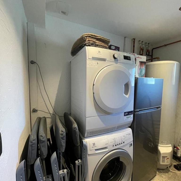 Appartement rénové, 6 pers, 2 ch + coin montagne, centre Crest-Voland, parking, skiroom, WIFI - Three-Bedroom Apartment - 14