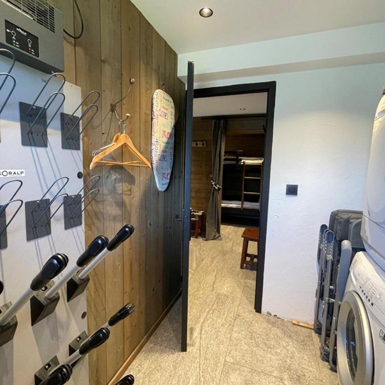 Appartement rénové, 6 pers, 2 ch + coin montagne, centre Crest-Voland, parking, skiroom, WIFI - Three-Bedroom Apartment - 15