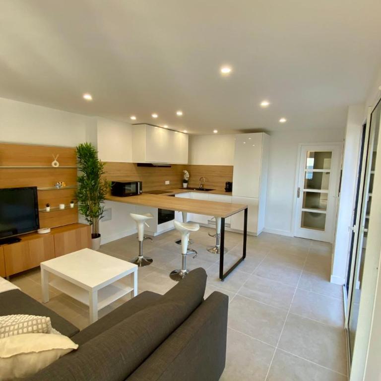 Renovated 1-bedroom apartment with sea view and large balcony Aiguebelle - Appartamento con 1 Camera da Letto e Vista Mare - 21