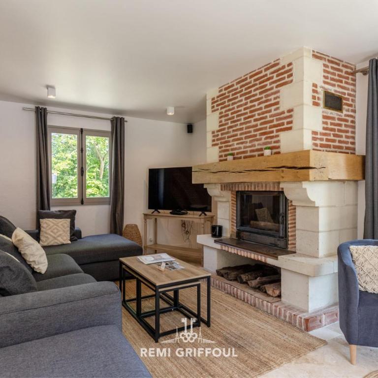 Eva Home Stunning Villa with Garden Sleeps 10 - Villa - 8