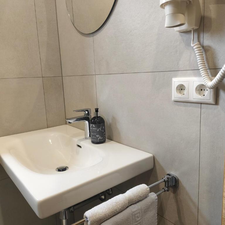Gästehaus Holaus - Doppelzimmer mit Balkon - 25