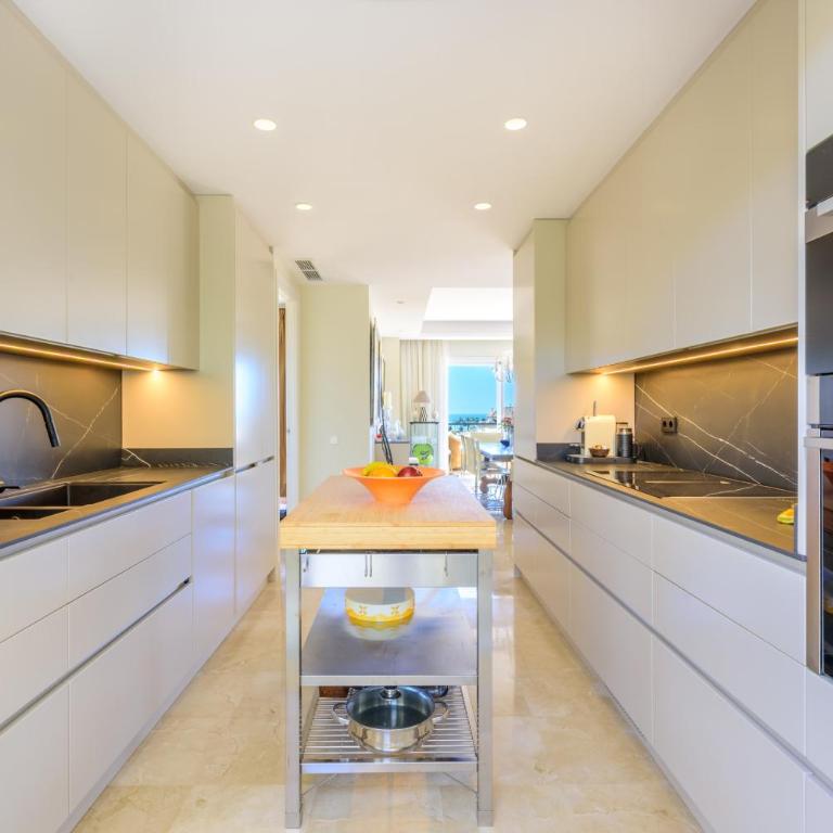 Elviria Hills Penthouse - Idyllic Golf & Sea View Oasis in Marbella - Apartamento de 3 dormitorios con vistas al mar - 9